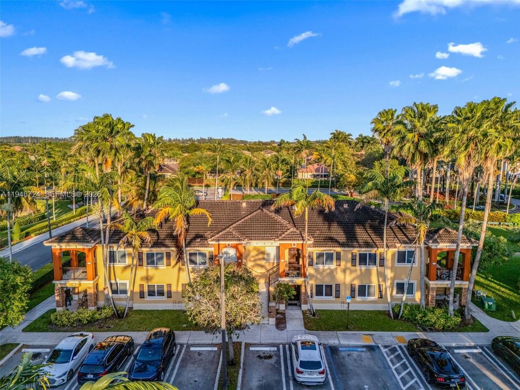 945 NE 34th Ave 103, Homestead, FL 33033