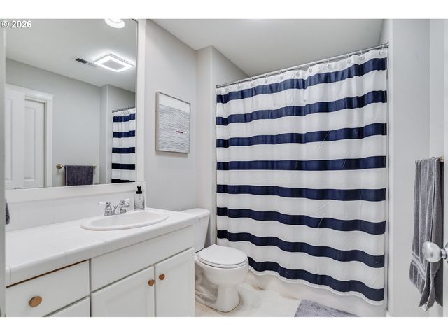 2522 Nw MILLER Rd 22, Portland, OR 97229