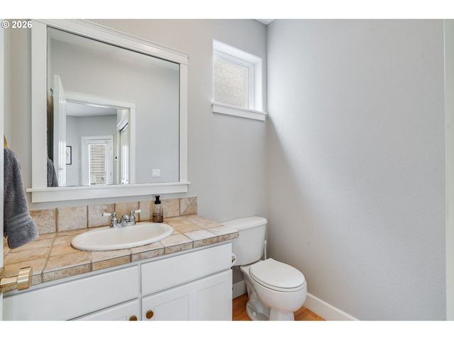 2522 Nw MILLER Rd 22, Portland, OR 97229