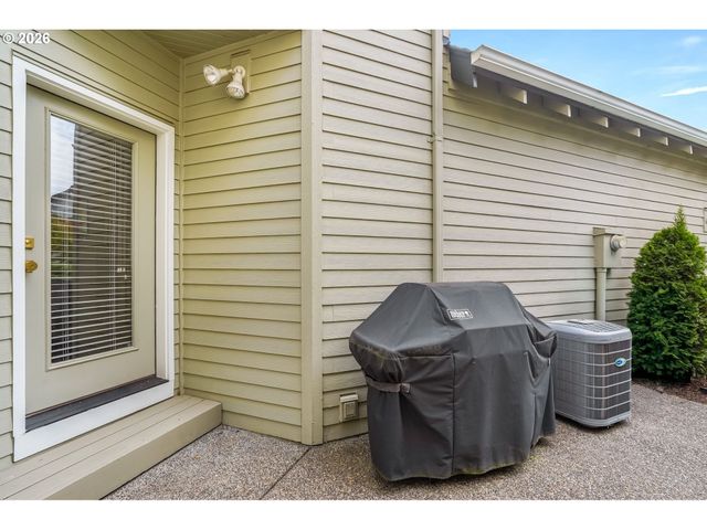 2522 Nw MILLER Rd 22, Portland, OR 97229