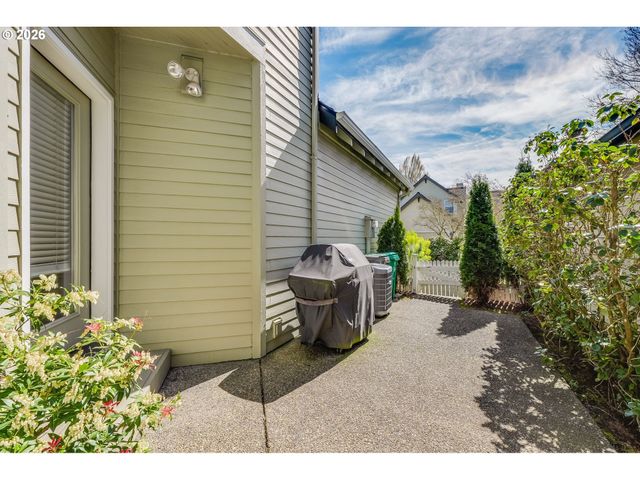 2522 Nw MILLER Rd 22, Portland, OR 97229