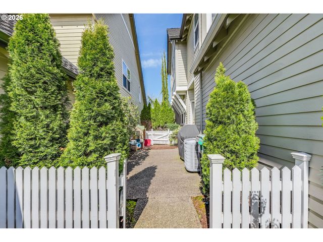 2522 Nw MILLER Rd 22, Portland, OR 97229