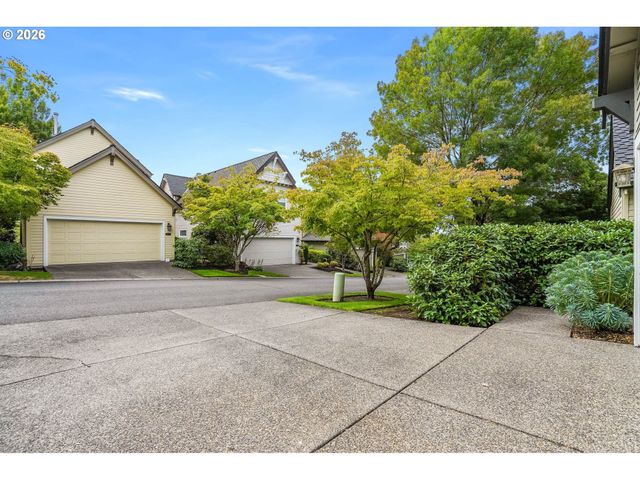 2522 Nw MILLER Rd 22, Portland, OR 97229