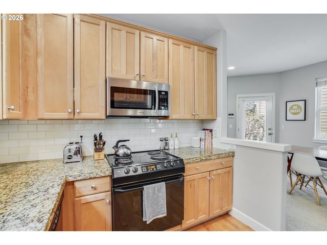 2522 Nw MILLER Rd 22, Portland, OR 97229