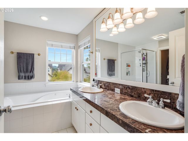 2522 Nw MILLER Rd 22, Portland, OR 97229