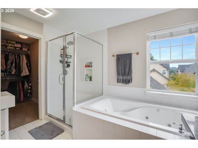 2522 Nw MILLER Rd 22, Portland, OR 97229