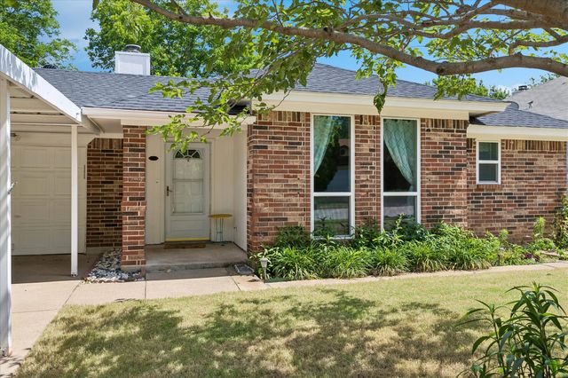 1129 W Hills Terrace, Saginaw, TX 76179