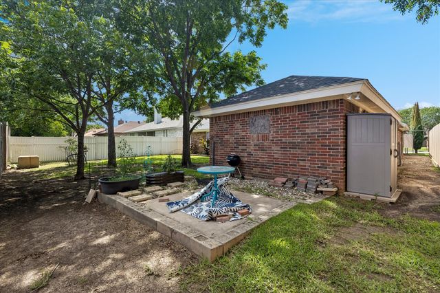 1129 W Hills Terrace, Saginaw, TX 76179