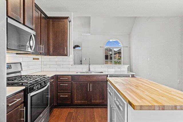 1012 Goldilocks LN, Manchaca, TX 78652