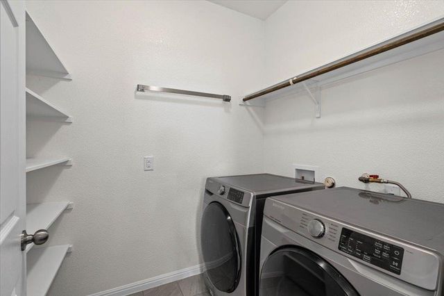 1012 Goldilocks LN, Manchaca, TX 78652