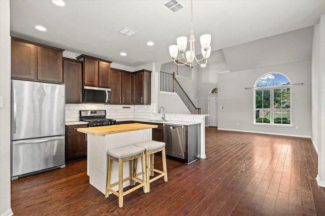 1012 Goldilocks LN, Manchaca, TX 78652