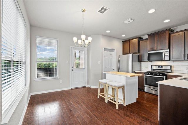 1012 Goldilocks LN, Manchaca, TX 78652