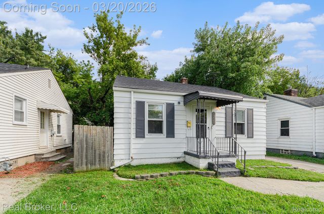 18565 Kenosha Street, Harper Woods, MI 48225