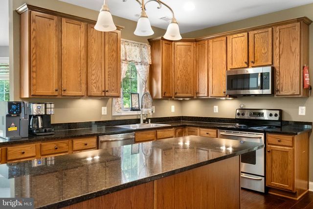 102 AQUIFER DR, Falling Waters, WV 25419