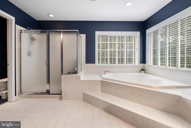 102 AQUIFER DR, Falling Waters, WV 25419