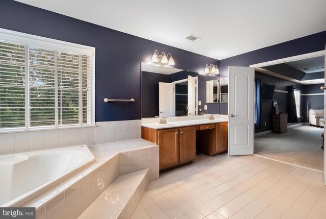 102 AQUIFER DR, Falling Waters, WV 25419