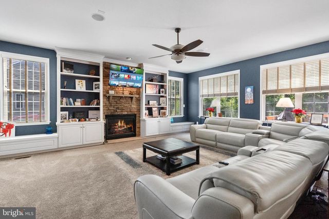 102 AQUIFER DR, Falling Waters, WV 25419