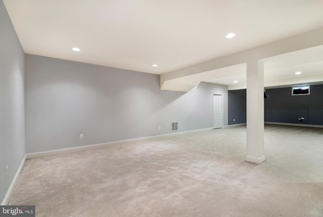 102 AQUIFER DR, Falling Waters, WV 25419