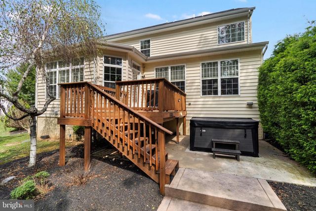 102 AQUIFER DR, Falling Waters, WV 25419