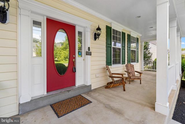102 AQUIFER DR, Falling Waters, WV 25419