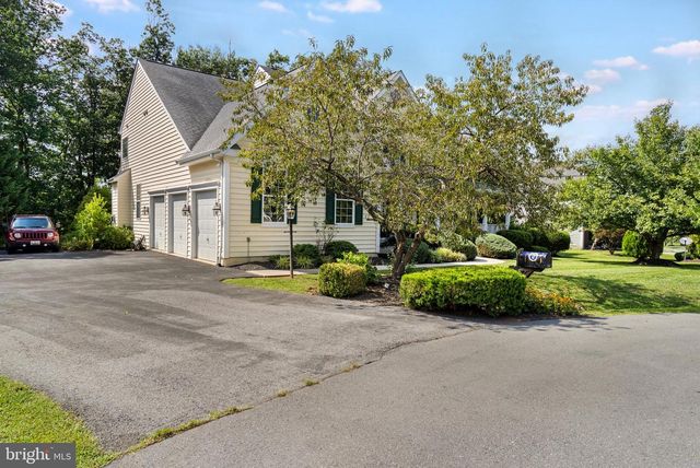 102 AQUIFER DR, Falling Waters, WV 25419