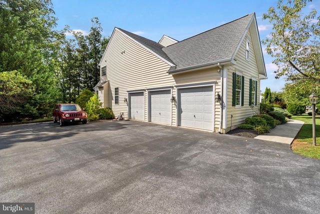 102 AQUIFER DR, Falling Waters, WV 25419