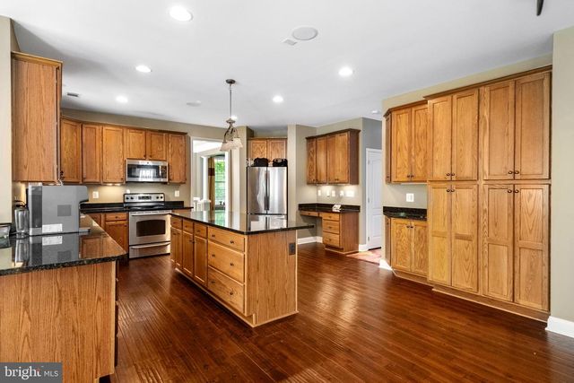 102 AQUIFER DR, Falling Waters, WV 25419