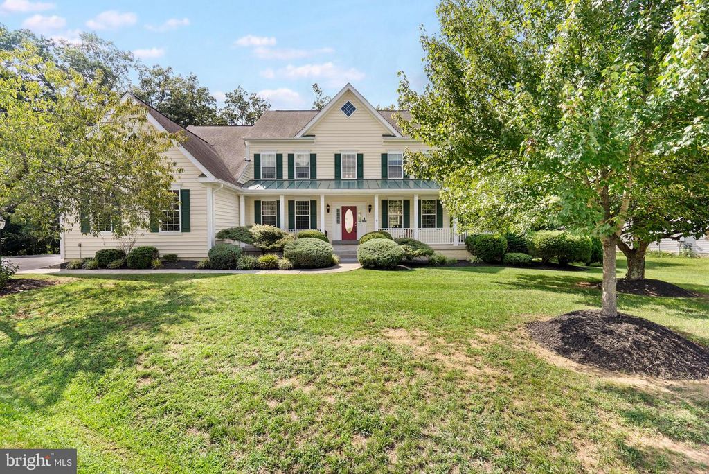 102 AQUIFER DR, Falling Waters, WV 25419
