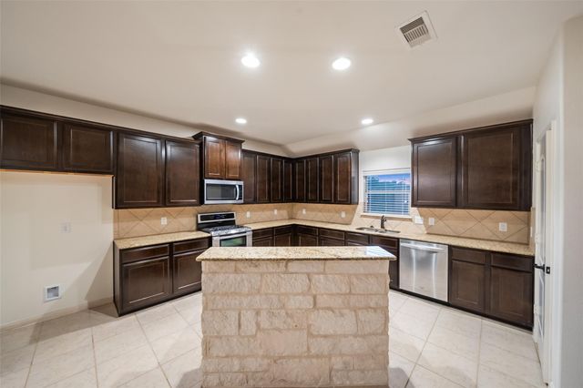 961 Wannan Lane, Conroe, TX 77301