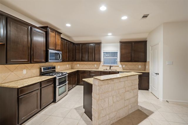 961 Wannan Lane, Conroe, TX 77301