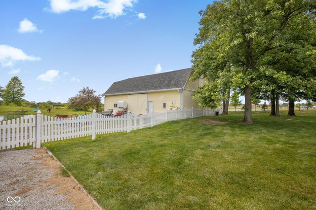 4462 S 600 Road W, New Palestine, IN 46163