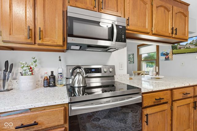 4462 S 600 Road W, New Palestine, IN 46163
