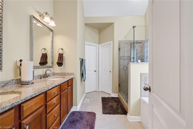 3033 Cameron Village Court, Winston-salem, NC 27103