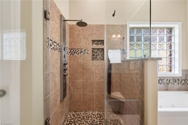 3033 Cameron Village Court, Winston-salem, NC 27103
