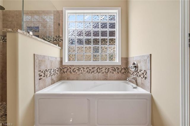 3033 Cameron Village Court, Winston-salem, NC 27103