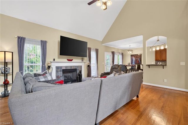 3033 Cameron Village Court, Winston-salem, NC 27103