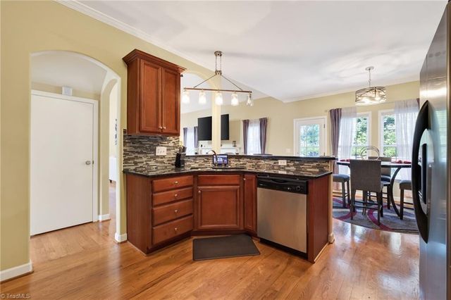 3033 Cameron Village Court, Winston-salem, NC 27103
