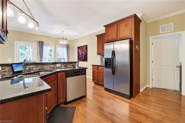 3033 Cameron Village Court, Winston-salem, NC 27103