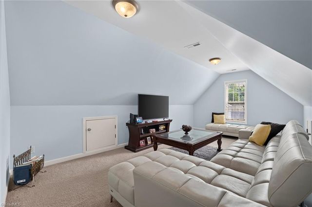 3033 Cameron Village Court, Winston-salem, NC 27103