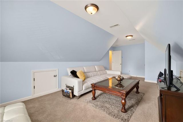 3033 Cameron Village Court, Winston-salem, NC 27103