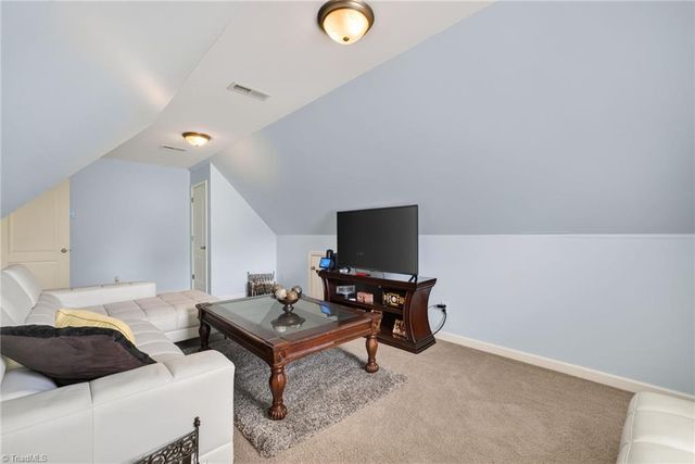 3033 Cameron Village Court, Winston-salem, NC 27103