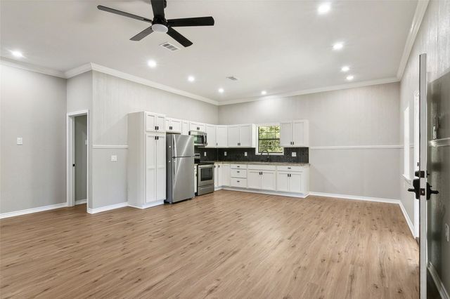 131 Oaklane Drive, Hemphill, TX 75948