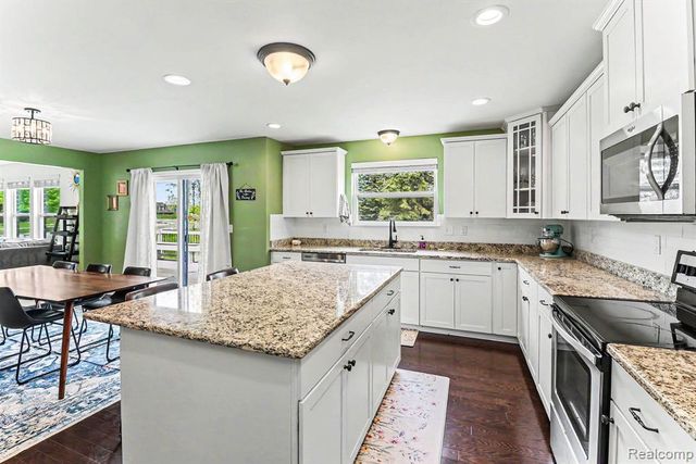 7558 Abigail Dr, Ypsilanti, MI 48198