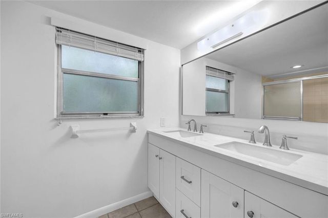 3200 Binnacle DR B4, Naples, FL 34103