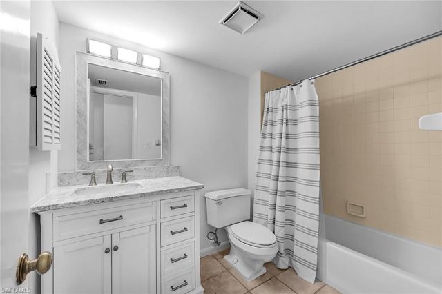3200 Binnacle DR B4, Naples, FL 34103