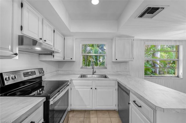 3200 Binnacle DR B4, Naples, FL 34103