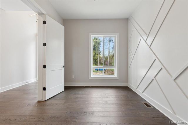 9 Annandale, Leonard, MI 48367