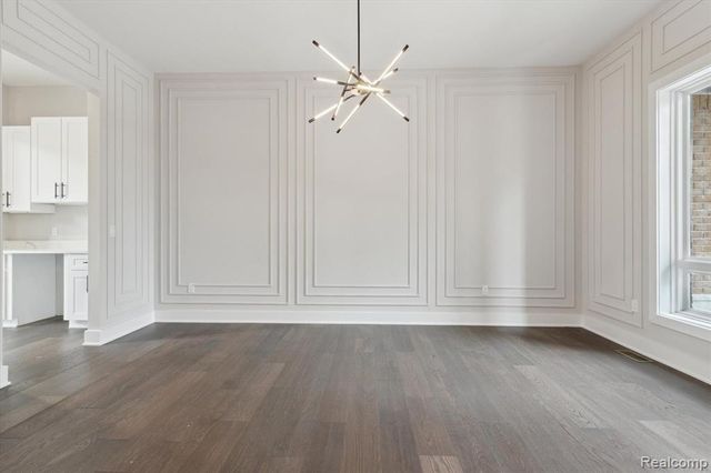 9 Annandale, Leonard, MI 48367