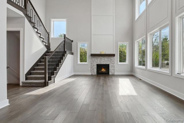 9 Annandale, Leonard, MI 48367