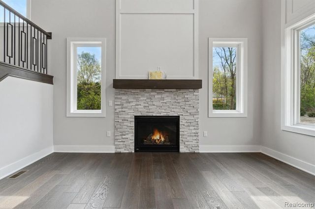 9 Annandale, Leonard, MI 48367